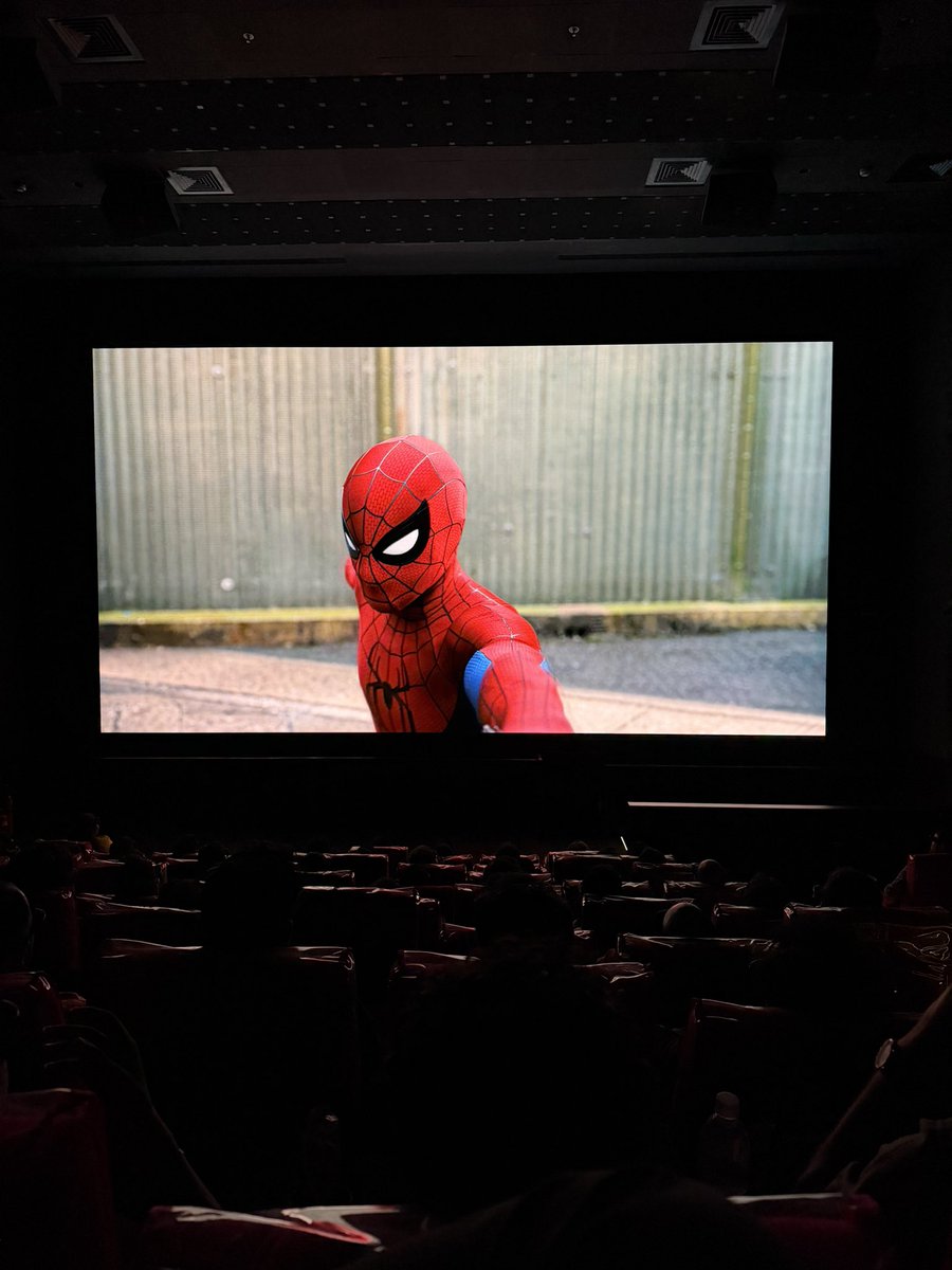 goneoldie's tweet photo. 2D shows from now on…
Prefer this LED screen now, look at that brightness…🔥🔥🔥
#SpiderManBrandNewDay https://t.co/plCjG7KE6j