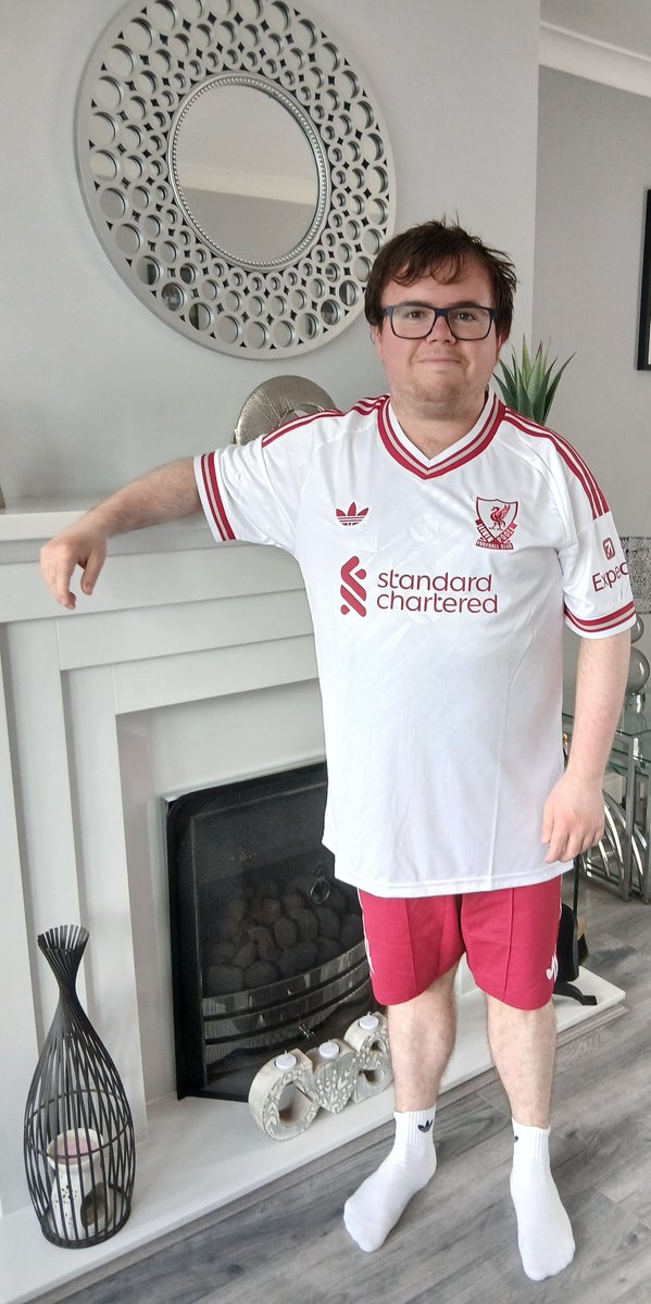 AnthonyDaytv's tweet photo. New liverpool away shirt has arrived!  @LFC @LFCRetail https://t.co/B3ctHmUgLG