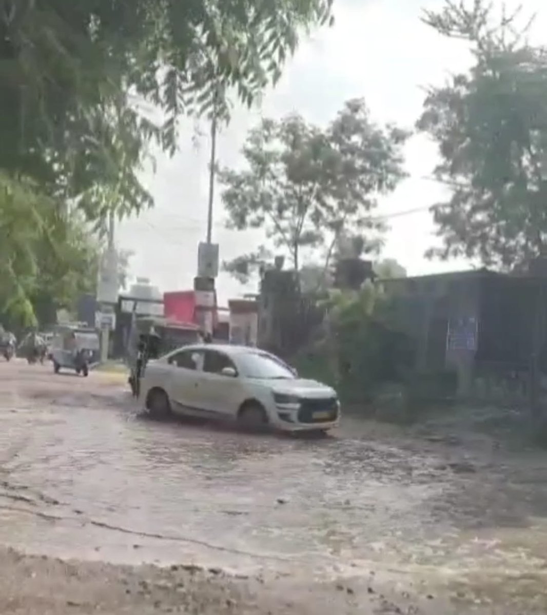 narayan_deepali's tweet photo. Jangal Raj or Only Bhrashtachar in JDA 3 sal se ek problem Jaipur manipal university Dahmi kala. Last time year se Rashmi Choudhary Mam not support.... No Road @jdajaipur @RajCMO @BhajanlalBjp @DIPRRajasthan @svoruganti1466 @PMOIndia @Swachh_Jaipur https://t.co/bX2b7ovPPT