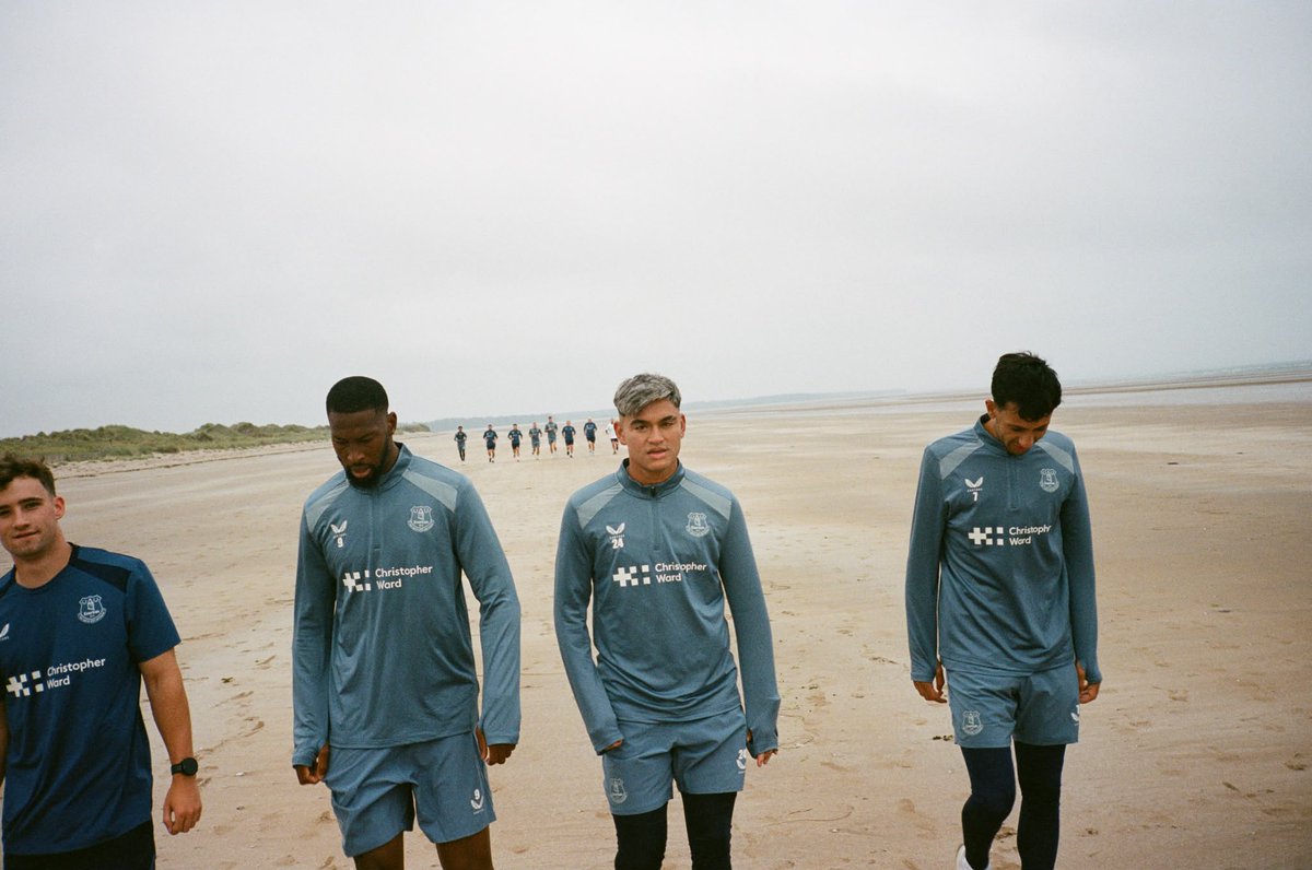 Everton's tweet photo. More from Merlin's camera Röhl in pre-season. 📸 https://t.co/W6X1yYZura