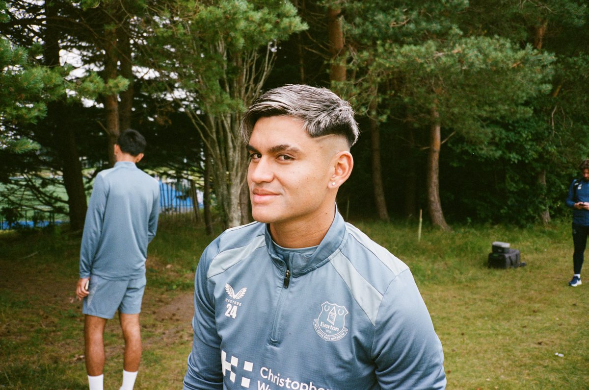 Everton's tweet photo. More from Merlin's camera Röhl in pre-season. 📸 https://t.co/W6X1yYZura