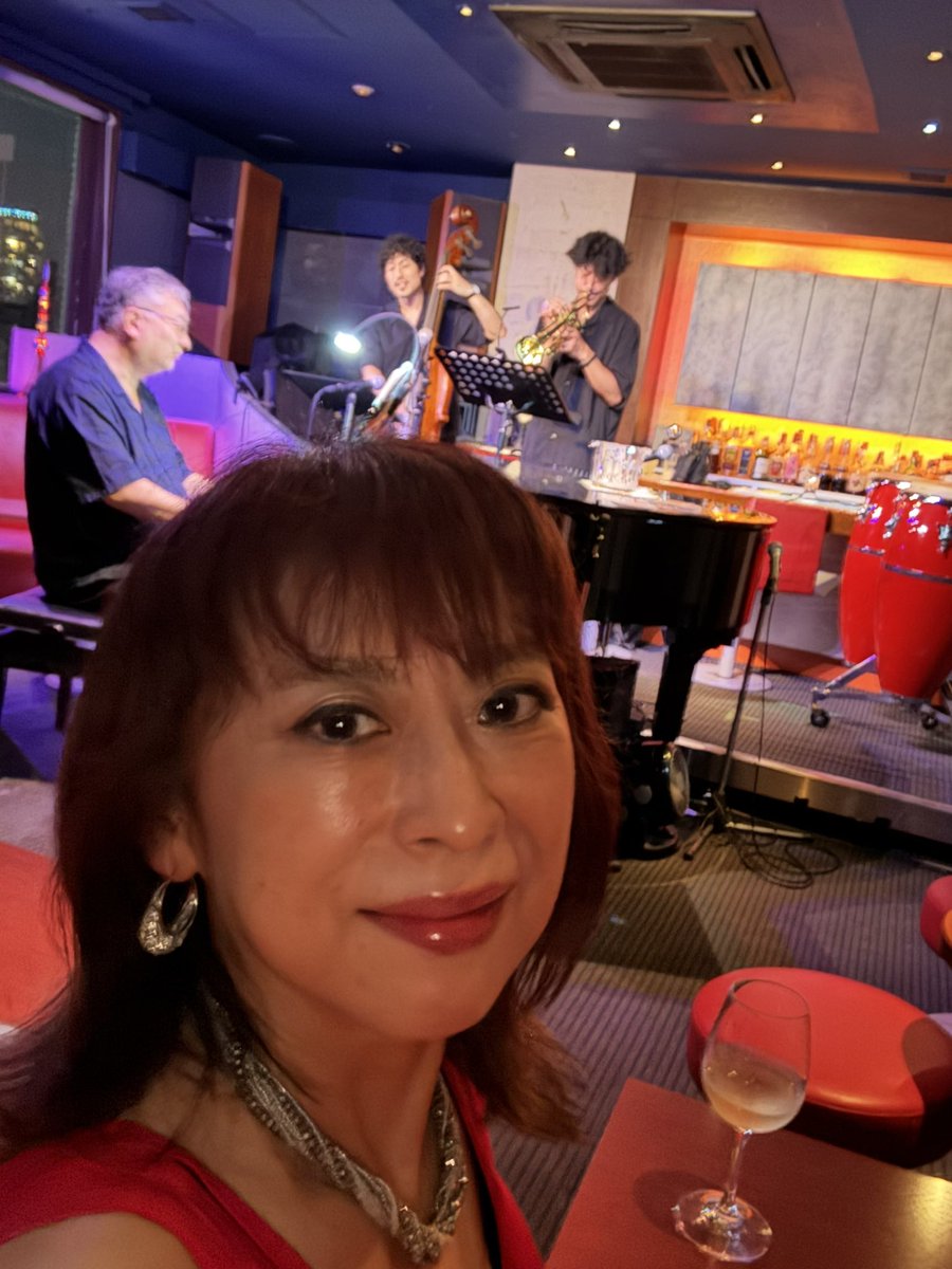 misakosan's tweet photo. 今夜は六本木でズージャ✨🎺🎹
この後歌います✨✨🎙️✨
#jazzvocal
#六本木
#jazzclub https://t.co/TlcwLlIo29