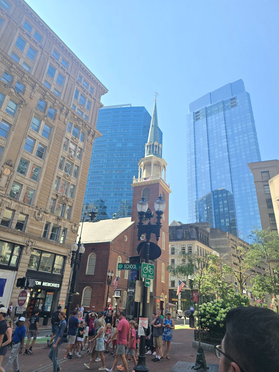 DevelopItWright's tweet photo. I think Boston might have been my favorite Laracon city yet. Venue was nice and the city is so cool. The historic buildings mixed in with the skyscrapers is wild. https://t.co/q1E1fYTjiv