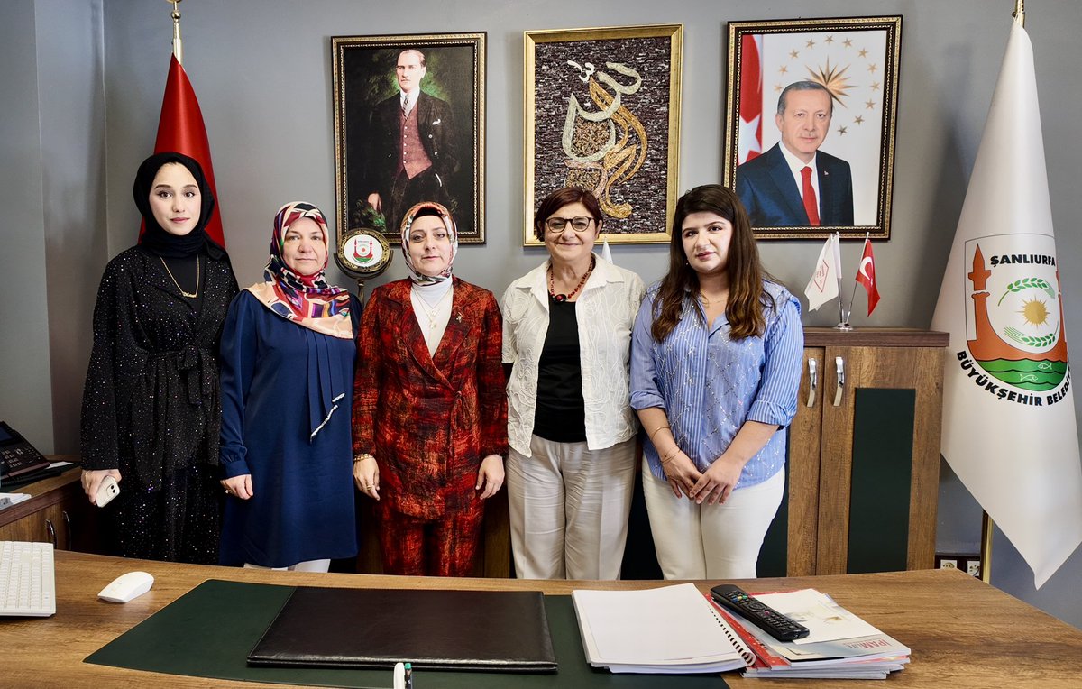 urfakadinaile's tweet photo. 🩺 Prof. Dr. Türkan Günay, TAPV iş birliğiyle yürütülen Kadın ve Aile Sağlığı Projesi kapsamında Daire Başkanımız Sevil Soysal Maral’ı ziyaret etti.

Ziyarette ortak çalışmalar değerlendirildi. Nazik katkıları için teşekkür ederiz. 💐 https://t.co/ks6PdCh1xj
