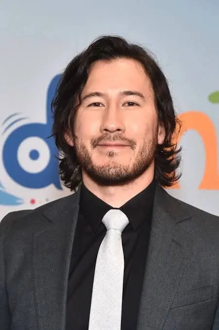 47Tolkien's tweet photo. Markiplier is of german-korean descent, but for some reason he is close to Brazilian Pardo(Amarelo Mixed)

he clusters only with that population, and is kinda close to some siberians like Ulchi and Nogai https://t.co/R7TXY13XnR