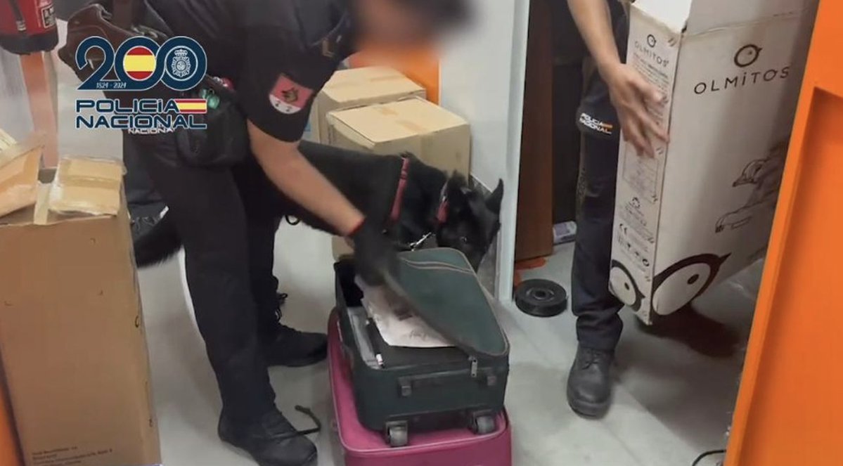 feminicidio's tweet photo. Desarticulada en Madrid una red dedicada a la explotación sexual de mujeres en el polígono Marconi. Captaban mujeres con falsas promesas para explotarlas en la prostitución. #ProstituciónEsViolencia
⚠️Luchar sólo contra las redes de trata no reduce el problema porque:
❌No protege a todas las víctimas
❌No reduce la demanda, la ‘gasolina’ de esta violencia
❌No sanciona a todos los proxenetas
Se necesita la #LeyAbolicionistaYa 
https://t.co/G6ZZBtK1hO