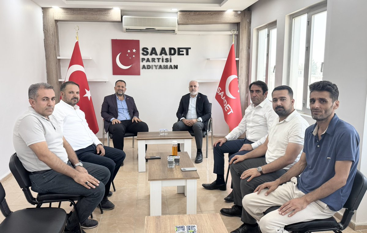 HasimAsnuk's tweet photo. Baro Başkanı Av. Bilal Doğan ve beraberindeki değerli heyetin, kongremizin ardından gerçekleştirdikleri nezaket ziyaretinde kendilerini parti binamızda ağırladık.

Hukukun üstünlüğü, adalet ve ortak toplumsal sorumluluklar üzerine verimli bir sohbet gerçekleştirdik. Nazik ziyaretleri ve iyi dilekleri dolayısıyla kendilerine teşekkür ediyor, çalışmalarında muvaffakiyetler diliyoruz.