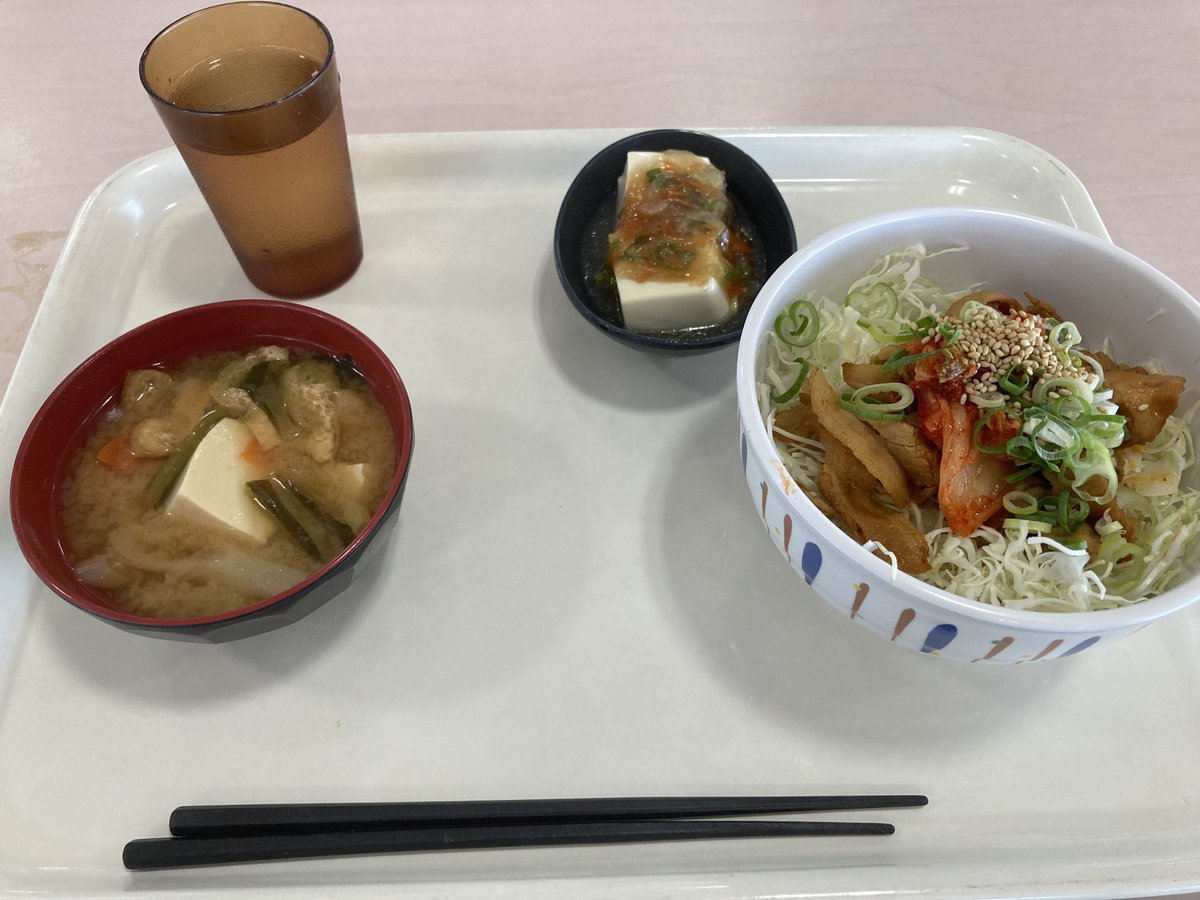 hakorumo's tweet photo. @com_momo35 運が良かったです(っ´ω`c)
今日の日替わり丼も美味しかったです
いつもありがとうございます🙇 https://t.co/A1dkcifdIc