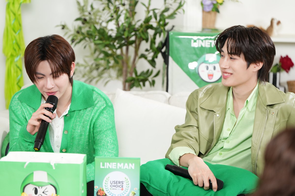LINEMAN_TH's tweet photo. สายตาพี่เติ้ลคือเอ็นดูน้องเฟิร์สที่สุดอ่ะ 🫣

📲 https://t.co/Xq0aGWMTcG

LINE MAN LIVE X TLE FIRSTONE
#LINEMANถูกสุดทุกวันxTF
#LINEMANถูกสุดทุกวัน
#LINEMANถูกสุดทุกวันGrandSale

*เงื่อนไขเป็นไปตามที่ LINE MAN กำหนด ตามข้อกำหนดที่ได้มีการเผยแพร่ตามช่องทางเว็บไซต์ https://t.co/OB4NIyUDyF
