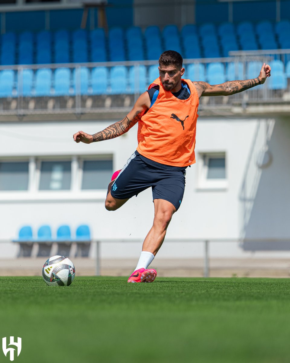 Alhilal_FC's tweet photo. ⚽️ في الميدان⚡️ https://t.co/flonjIShvw
