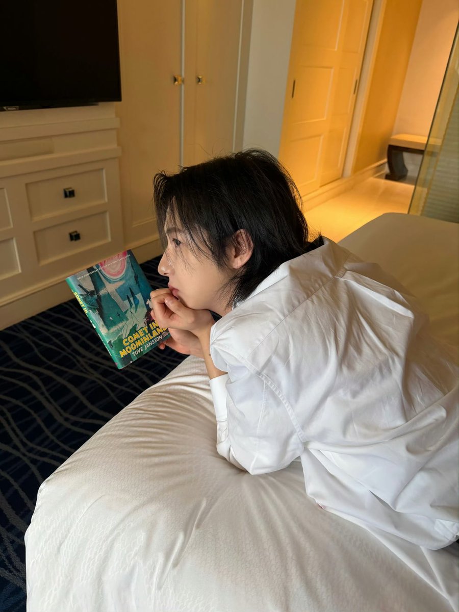 HRJFEED's tweet photo. #renjun instagram update

“어릴 적 나의 소중한 친구, 무민이당!! 같이 꿈나라에 가고 같이 밥도 먹고, 저를 안아주고 행복한 추억을 선물해준 우리 무민이! 🥳🤍💤🎉” https://t.co/cFQnEOfXyI