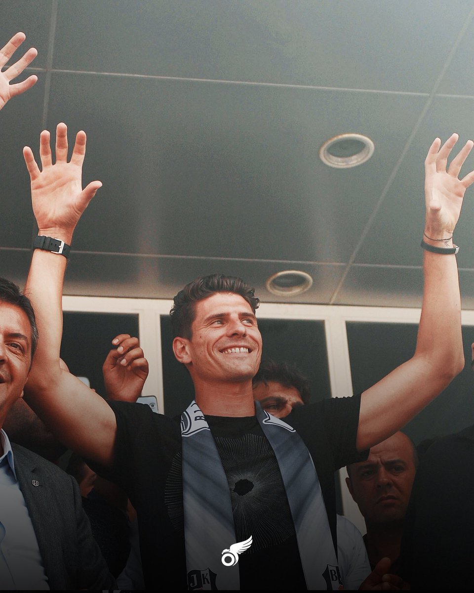 KartalRecord's tweet photo. 📅 11 yıl önce bugün. 

Mario Gomez, Beşiktaş'ta! https://t.co/DPwSnLcGfm