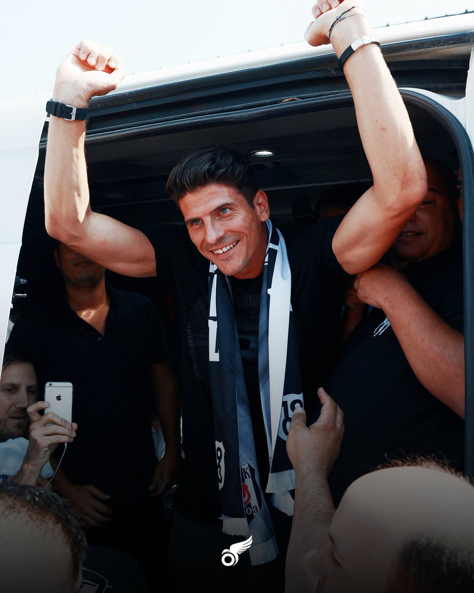 KartalRecord's tweet photo. 📅 11 yıl önce bugün. 

Mario Gomez, Beşiktaş'ta! https://t.co/DPwSnLcGfm