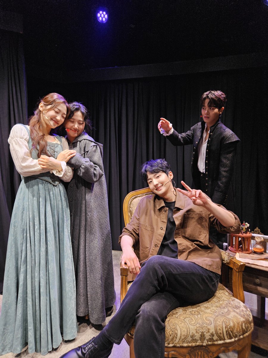 rnbtheatre_kr's tweet photo. [뮤지컬 #소년의초상] 🎨💐

🎨 오늘의 완벽한 초상화
𝐓𝐎𝐃𝐀𝐘‘𝐒 𝐂𝐀𝐒𝐓

로지나 #박소현
마르타 #김단이
마르첼로 #박선영
야코포 #조은성

2026.07.28 - 10.18
대학로 TOM 2관 https://t.co/SrWTWBkGKz