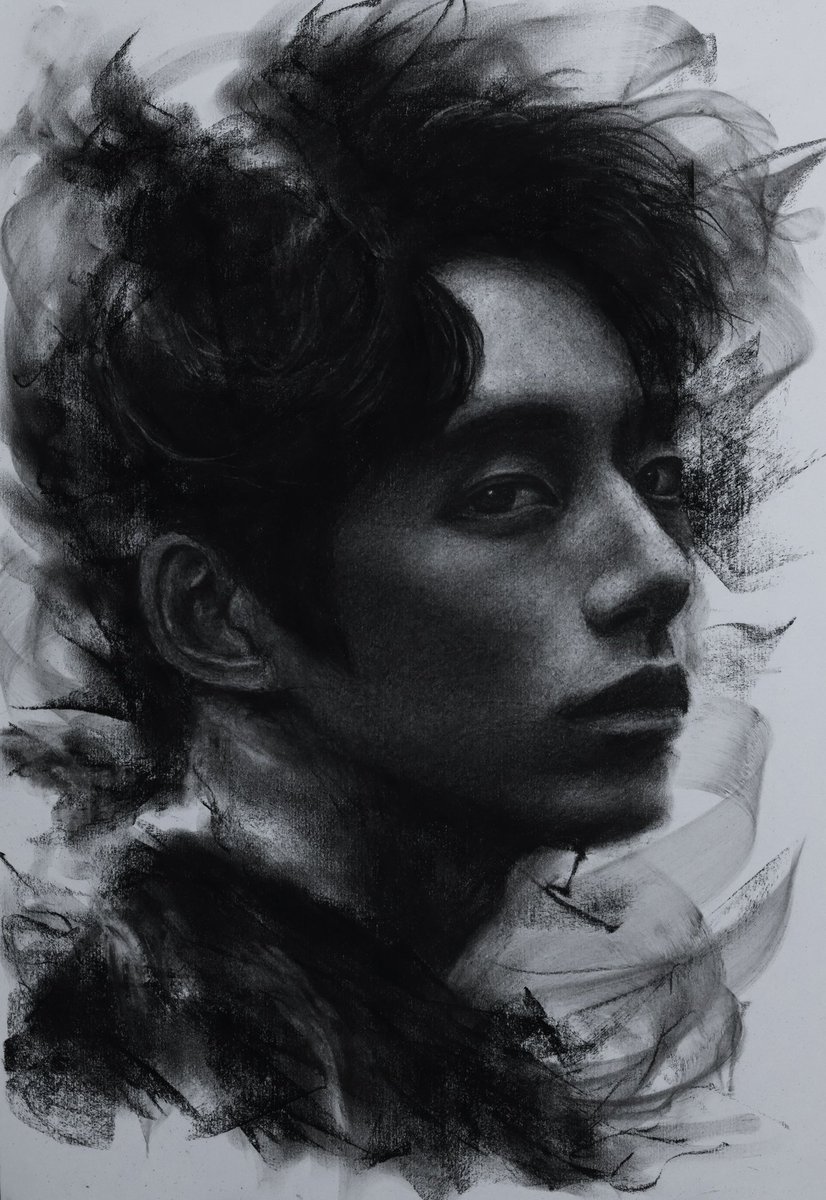 ryosuke_art5's tweet photo. 最近描いた木炭の肖像画です。 https://t.co/hvxaEQMdIV