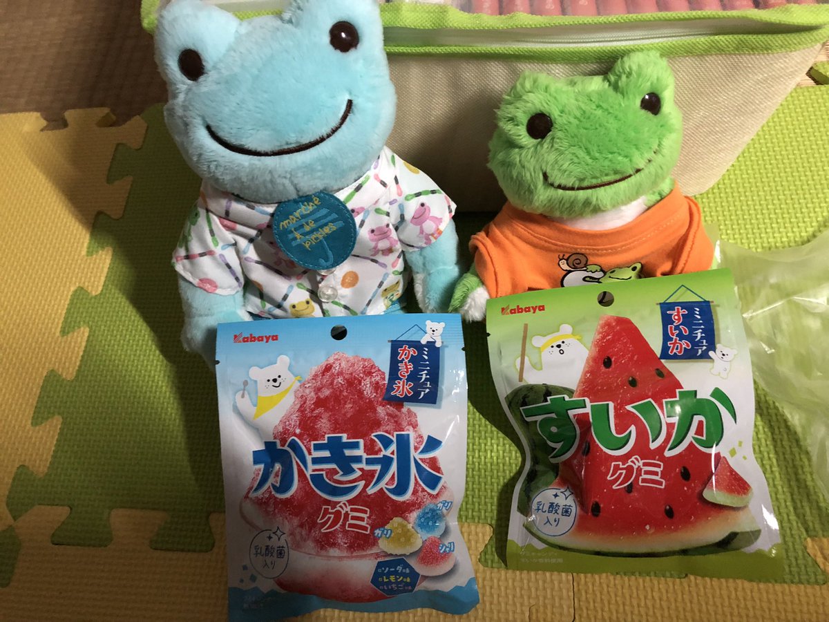 float_s's tweet photo. 夏を感じられるお菓子とアイテムだね。 https://t.co/fq6xdvQ2Rj