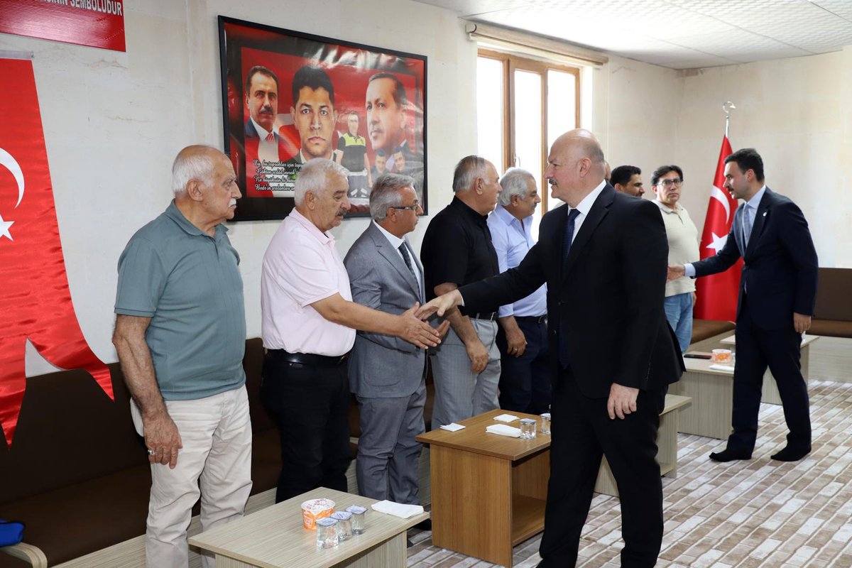 adiyamangovtr's tweet photo. 📍 Türkiye Harp Malulü Gaziler, Şehit Dul ve Yetimleri Derneği

Valimiz Sayın Abdullah Küçük, temmuz ayında vatanımız ve mukaddes değerlerimiz uğruna şehadet mertebesine erişen kahraman şehitlerimiz için düzenlenen Mevlid-i Şerif programına katıldı. 🇹🇷

Türkiye Harp Malulü Gaziler, Şehit Dul ve Yetimleri Derneğinin ev sahipliğinde gerçekleştirilen programda, Müftülük görevlileri tarafından Kur’an-ı Kerim tilavet edildi, Mevlid-i Şerif okundu ve ilahiler seslendirildi.

Programda, aziz vatanımızın birliği ve bütünlüğü, milletimizin huzur ve güvenliği uğruna canlarını feda eden kahraman şehitlerimiz dualarla 🤲 yâd edilerek rahmet ve minnetle anıldı.

Bu toprakları bizlere vatan kılan, aziz hatıralarını gönüllerimizde daima yaşatacağımız kahraman şehitlerimizin ruhları şad, mekânları cennet olsun. 🇹🇷🌹