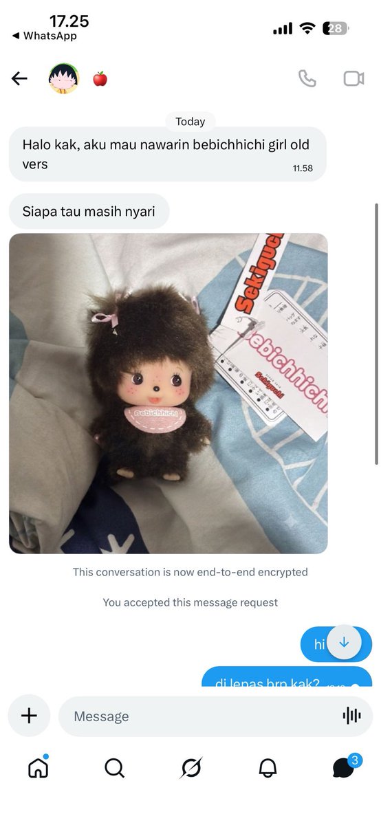 peonyholic's tweet photo. ❗️ SCAMMER ALERT❗️

Guys, hati-hati ya. Ada scammer yang edit foto jualan aku (meskipun ada wm username) dan dipake scam ke buyer lain

Scammernya —> @ bloomingbluey @ forwendywithluv 

Pict 3 = foto editan scammer
Pict 4 = foto yang aku take sendiri https://t.co/kCGiGJcR4r