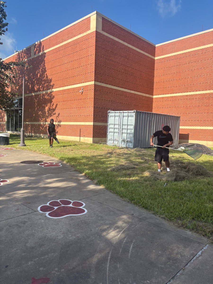 FootballHeights's tweet photo. Heights Football doing some campus/field maintenance as we get ready for an exciting season!!!! @HISDAthletics @ghostofheights @Heights_PTO https://t.co/ahTFeuaHsR