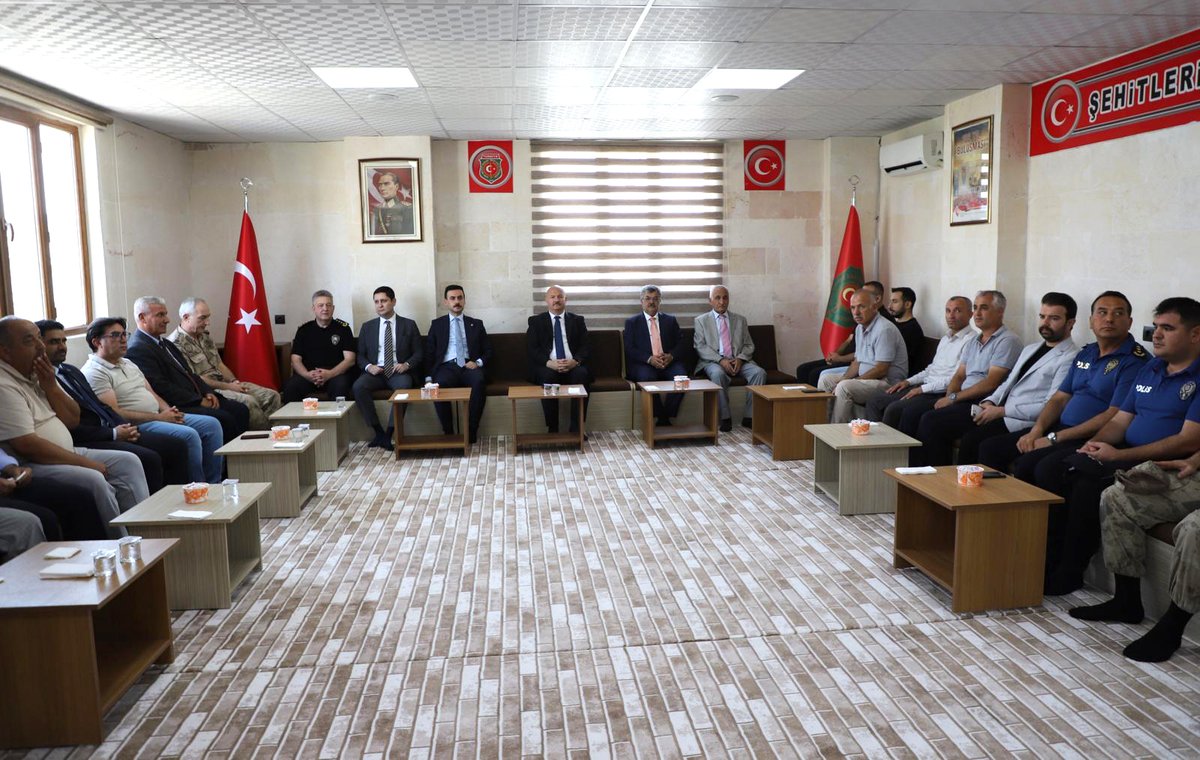 adiyamangovtr's tweet photo. 📍 Türkiye Harp Malulü Gaziler, Şehit Dul ve Yetimleri Derneği

Valimiz Sayın Abdullah Küçük, temmuz ayında vatanımız ve mukaddes değerlerimiz uğruna şehadet mertebesine erişen kahraman şehitlerimiz için düzenlenen Mevlid-i Şerif programına katıldı. 🇹🇷

Türkiye Harp Malulü Gaziler, Şehit Dul ve Yetimleri Derneğinin ev sahipliğinde gerçekleştirilen programda, Müftülük görevlileri tarafından Kur’an-ı Kerim tilavet edildi, Mevlid-i Şerif okundu ve ilahiler seslendirildi.

Programda, aziz vatanımızın birliği ve bütünlüğü, milletimizin huzur ve güvenliği uğruna canlarını feda eden kahraman şehitlerimiz dualarla 🤲 yâd edilerek rahmet ve minnetle anıldı.

Bu toprakları bizlere vatan kılan, aziz hatıralarını gönüllerimizde daima yaşatacağımız kahraman şehitlerimizin ruhları şad, mekânları cennet olsun. 🇹🇷🌹