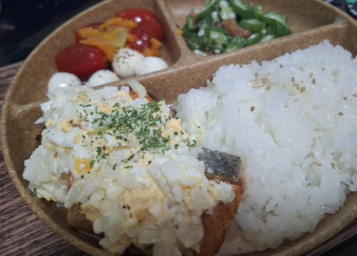 kyou4523's tweet photo. 昨日と同じ簡単ごはん https://t.co/VNVisTzVHY