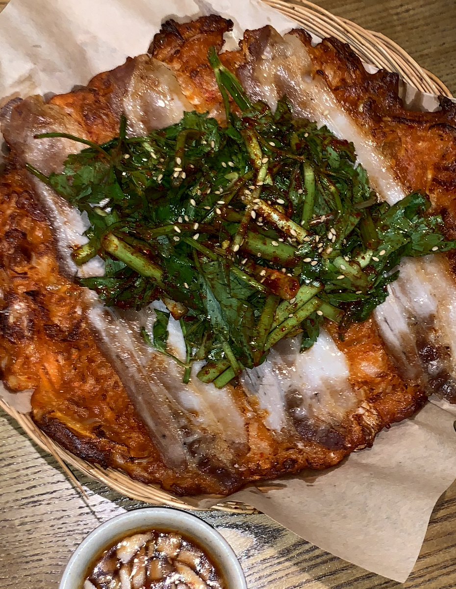 eatgammm's tweet photo. 더기와 보쌈칼비빔면 티라미수막걸리 통삼겹김치전
티라미수막걸리존맛.. 1인1막가능한맛
잡앗다🥛 https://t.co/jws5rQeKKG