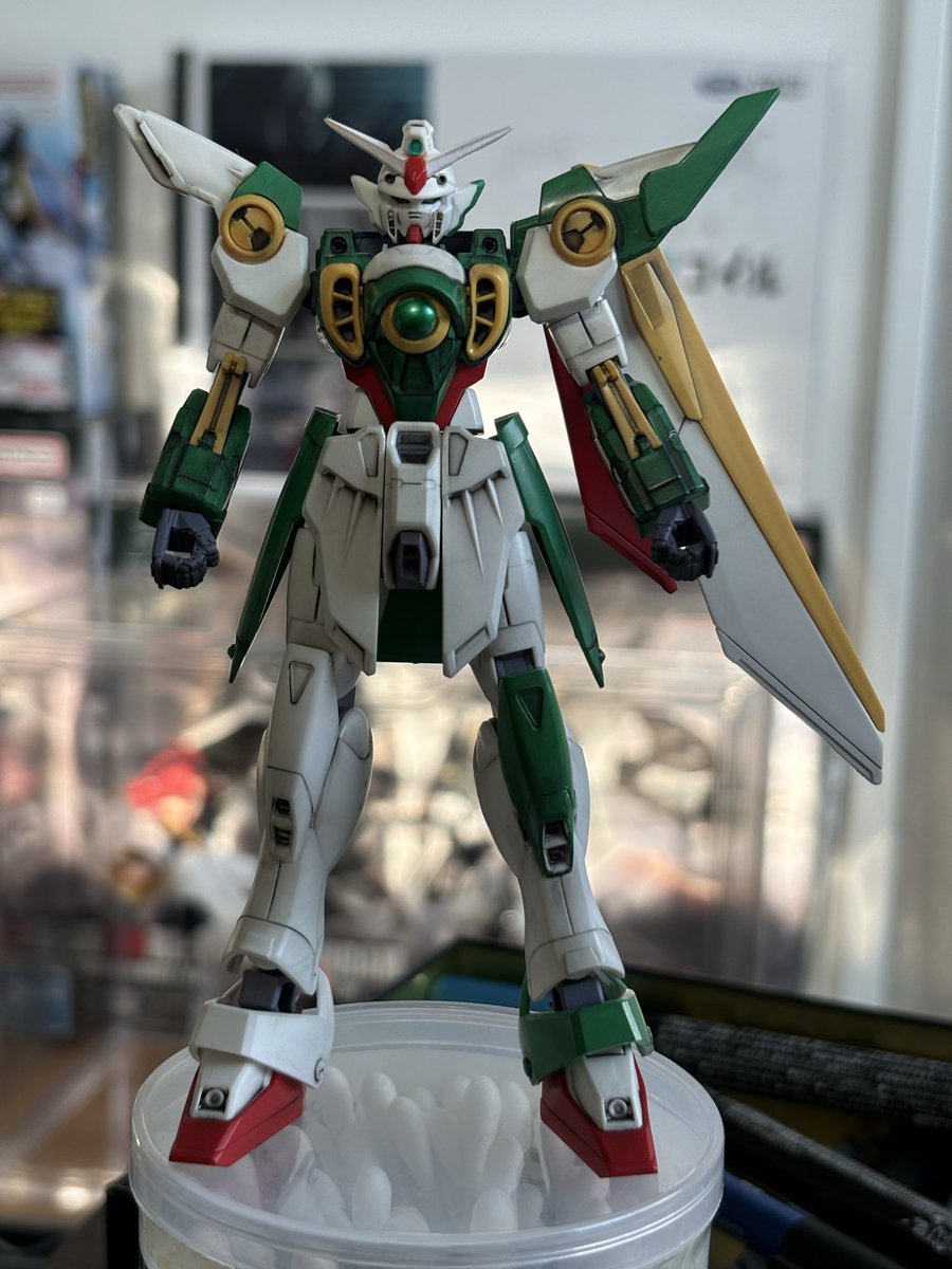 harukk12's tweet photo. EGのウィング塗装してフェニーチェっぽくしてみた。メテオホッパーに乗ってたら意外と違和感がないかも
#ガンプラ https://t.co/PBxwM3lwA4