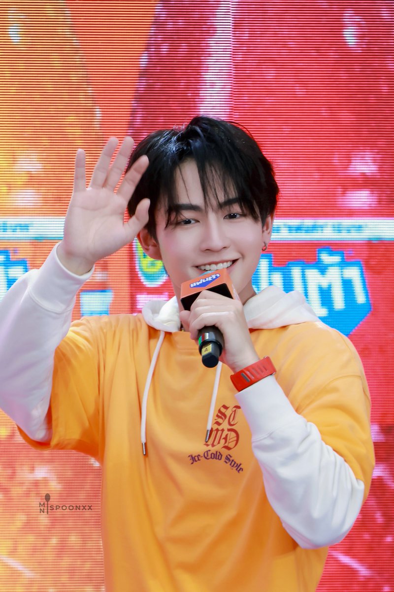 minispoonxx's tweet photo. ˙✧˖°📷 ༘ ꒰ 30.07.26 ꒱ ⋆｡˚♡
น่ารักจังเลยค้าบน้องน้ำส้มมมมม🫳🏻🧡🧡
Fanta X BUS 

#HEARTchuthiwat
#FantaXBUS  
#Fanta10บาทคับเฮีย https://t.co/g2klcJ1xIW