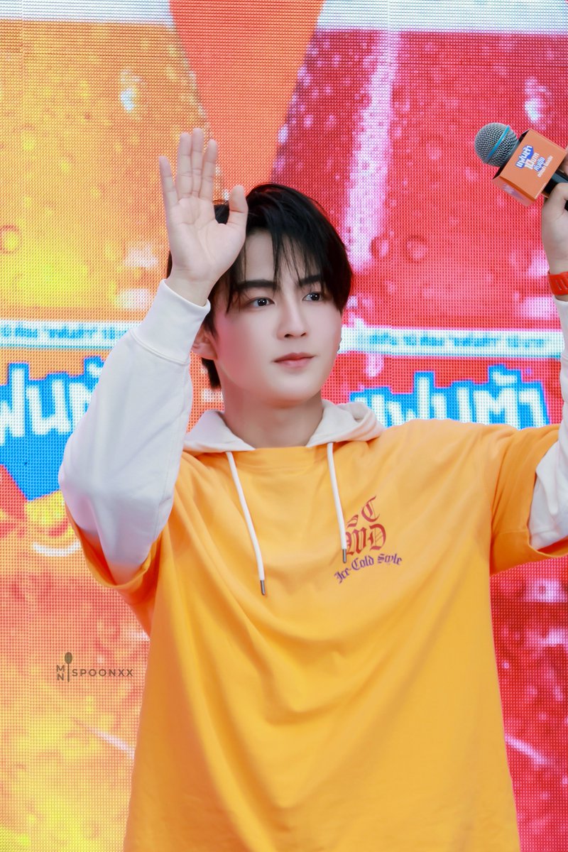 minispoonxx's tweet photo. ˙✧˖°📷 ༘ ꒰ 30.07.26 ꒱ ⋆｡˚♡
น่ารักจังเลยค้าบน้องน้ำส้มมมมม🫳🏻🧡🧡
Fanta X BUS 

#HEARTchuthiwat
#FantaXBUS  
#Fanta10บาทคับเฮีย https://t.co/g2klcJ1xIW