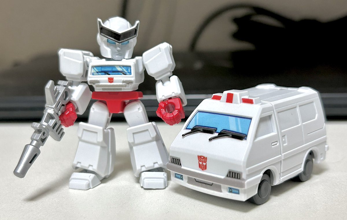 _blackburn_'s tweet photo. ラチェット&amp;ラチェット(ビークルモード)
G1オートボットメンバーもだいぶ増えてきました。SG、クリアーときて通常カラーのアイアンハイドがまだいないのは意外。
#ブロッキーズ
#トランスフォーマー https://t.co/bc9TE6YVVP