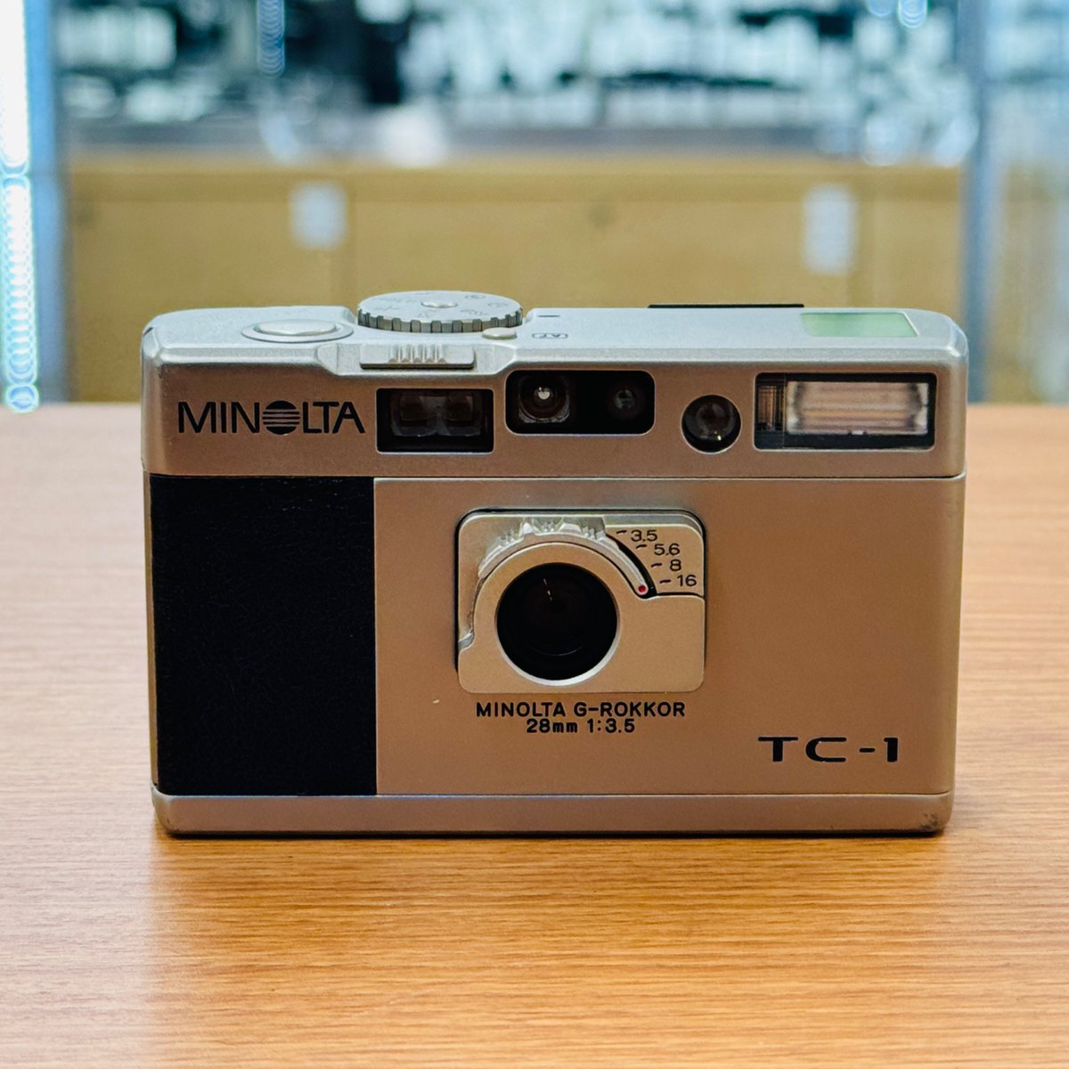 📸いいカメラあります。 MINOLTA TC-1 チタン外装の小さなボディに、G