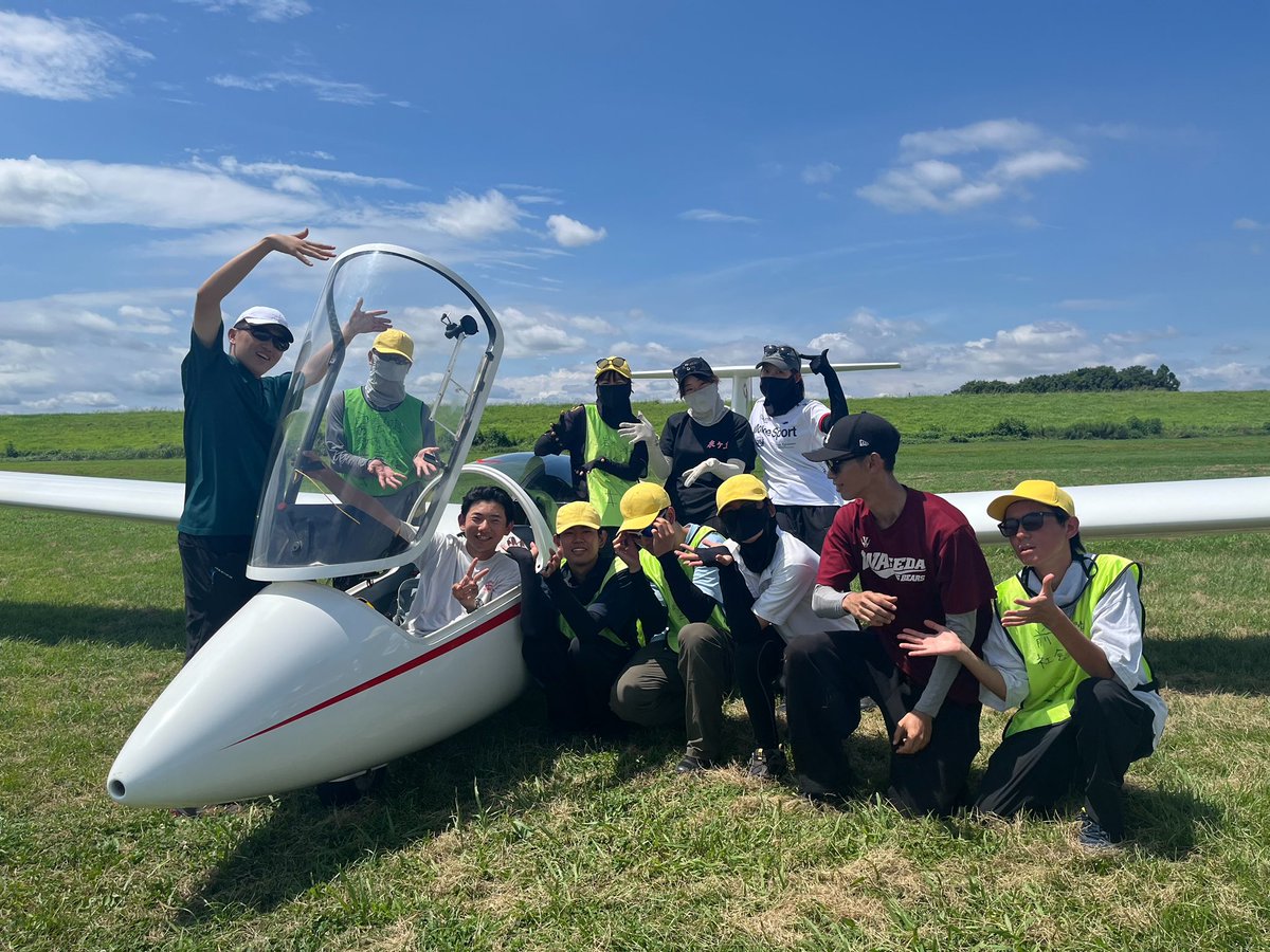 waseda_aviation's tweet photo. 【7月下旬合宿1年生の成果】
7/25
1年速水　1st solo
7/26
1年速水　2nd solo
7/27
1年植田　1st solo
1年速水　3rd solo
7/28
1年堀口　1st solo
1年植田　2nd solo
7/30
1年佐々木　1st solo
1年坂巻　1st solo

みんなおめでとう🎉🎈
#早稲田大学　#早稲田大学航空部　#航空部 https://t.co/TEom1vfXjS