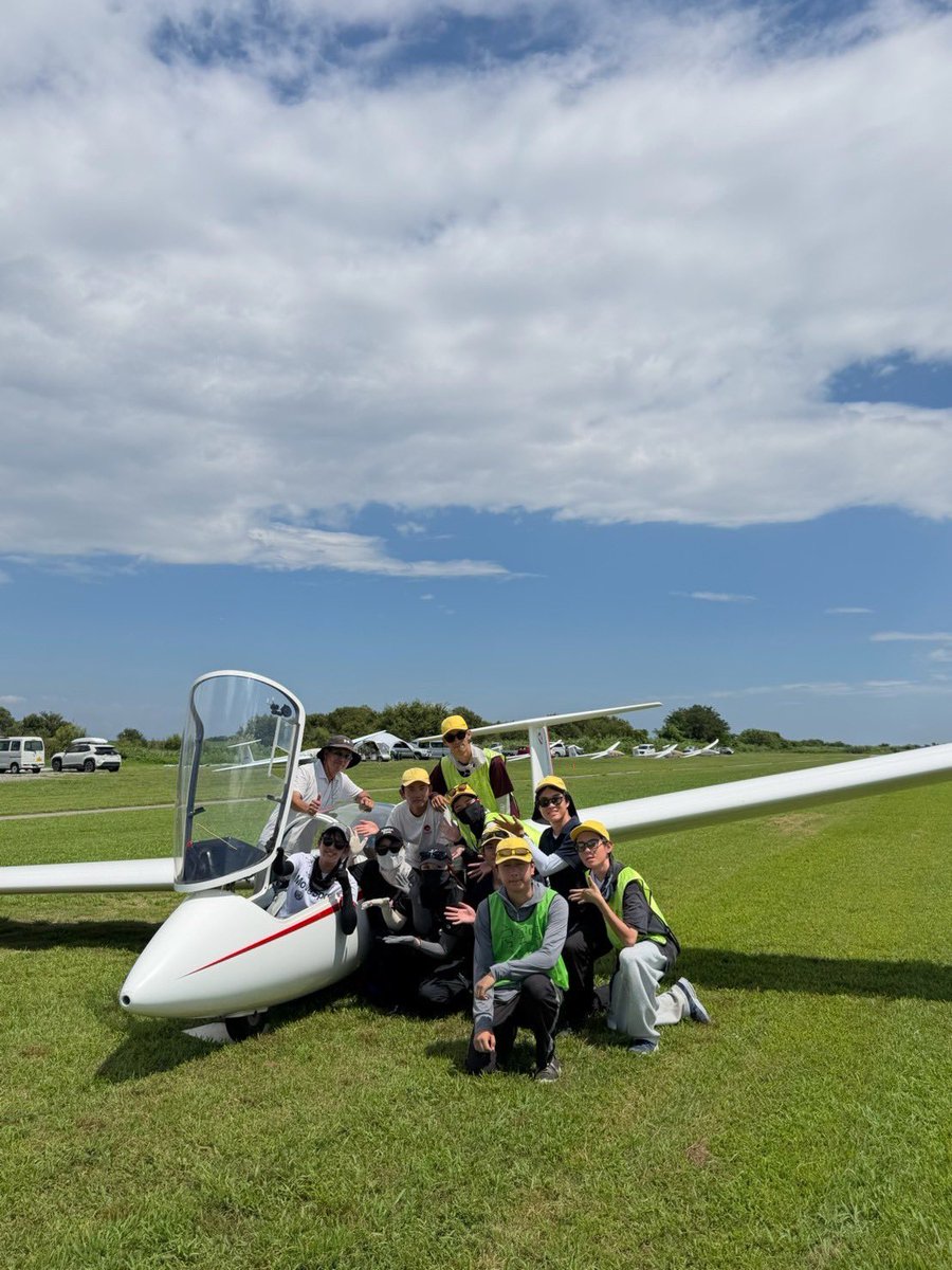 waseda_aviation's tweet photo. 【7月下旬合宿1年生の成果】
7/25
1年速水　1st solo
7/26
1年速水　2nd solo
7/27
1年植田　1st solo
1年速水　3rd solo
7/28
1年堀口　1st solo
1年植田　2nd solo
7/30
1年佐々木　1st solo
1年坂巻　1st solo

みんなおめでとう🎉🎈
#早稲田大学　#早稲田大学航空部　#航空部 https://t.co/TEom1vfXjS