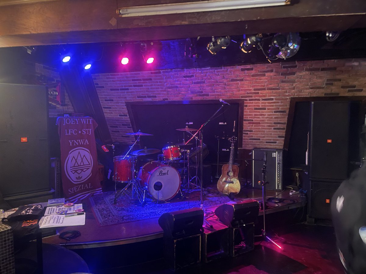 Steven_Ko_Tyler's tweet photo. 早すぎる前入り。
みなさん早くきて下さい。

#カールスバーグの生を飲んでいます
#RubyRoom
#KOLDRYDE
#SYAYOS https://t.co/Eza9T2VGgd