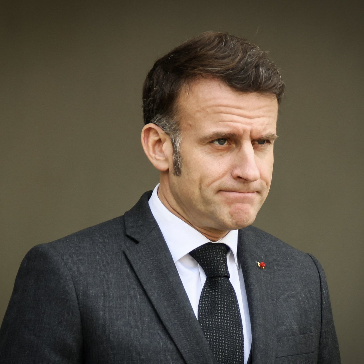 Kulturlesite_'s tweet photo. 🚗 INSOLITE

Lors d’un contrôle de police, un homme a découvert que sa voiture était DÉCLARÉE VOLÉE et IMMATRICULÉE AU NOM D’EMMANUEL MACRON !!

La voiture était même immatriculée à l’adresse du Palais de l’Élysée 😅 https://t.co/c2mrr61JEe