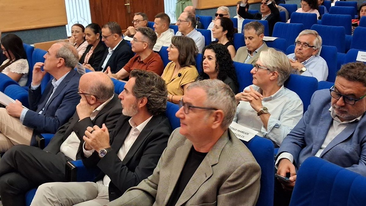 ccoopv's tweet photo. 🔴La Memoria del @comite_economic marca como reto reducir las desigualdades en el mercado de trabajo valenciano

📄Presentación en Castellón del informe anual sobre la situación socioeconómica y laboral en 2025 👇 https://t.co/5PUupsnuts