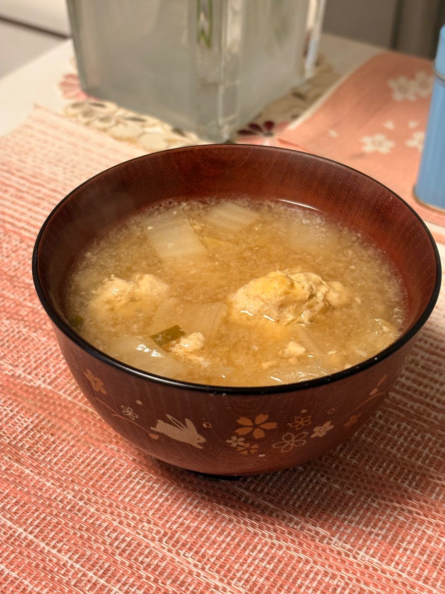 ahyodo78's tweet photo. 今宵は鶏の山賊焼き✨
うっかりつけダレに蜂蜜🍯を入れ忘れてしまい残念💦
揚げ焼きは良い感じに仕上がり美味しかったです😊☀️🧡

鶏つくねの味噌鍋風🍲とともに、今宵は鶏づくし💕 https://t.co/iRF9nsBN5J