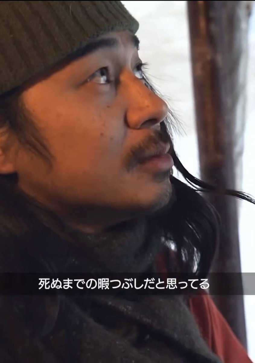 mor1naga_x's tweet photo. 金がない時は、金があれば幸せになれると思う。モテない時は、モテれば満たされると思う。認められない時は、承認されれば楽になると思う。だが、人間は手に入れた瞬間に大体は慣れて、飽きる。人間を苦しめるのは、不足ではなく"終わりのない欲"。だから人生は、何を手に入れるかより、どこで満足できるかの方が、圧倒的に重要。自分の中で区切りを付けてる人間の方が、例外なく、幸福度は高い。