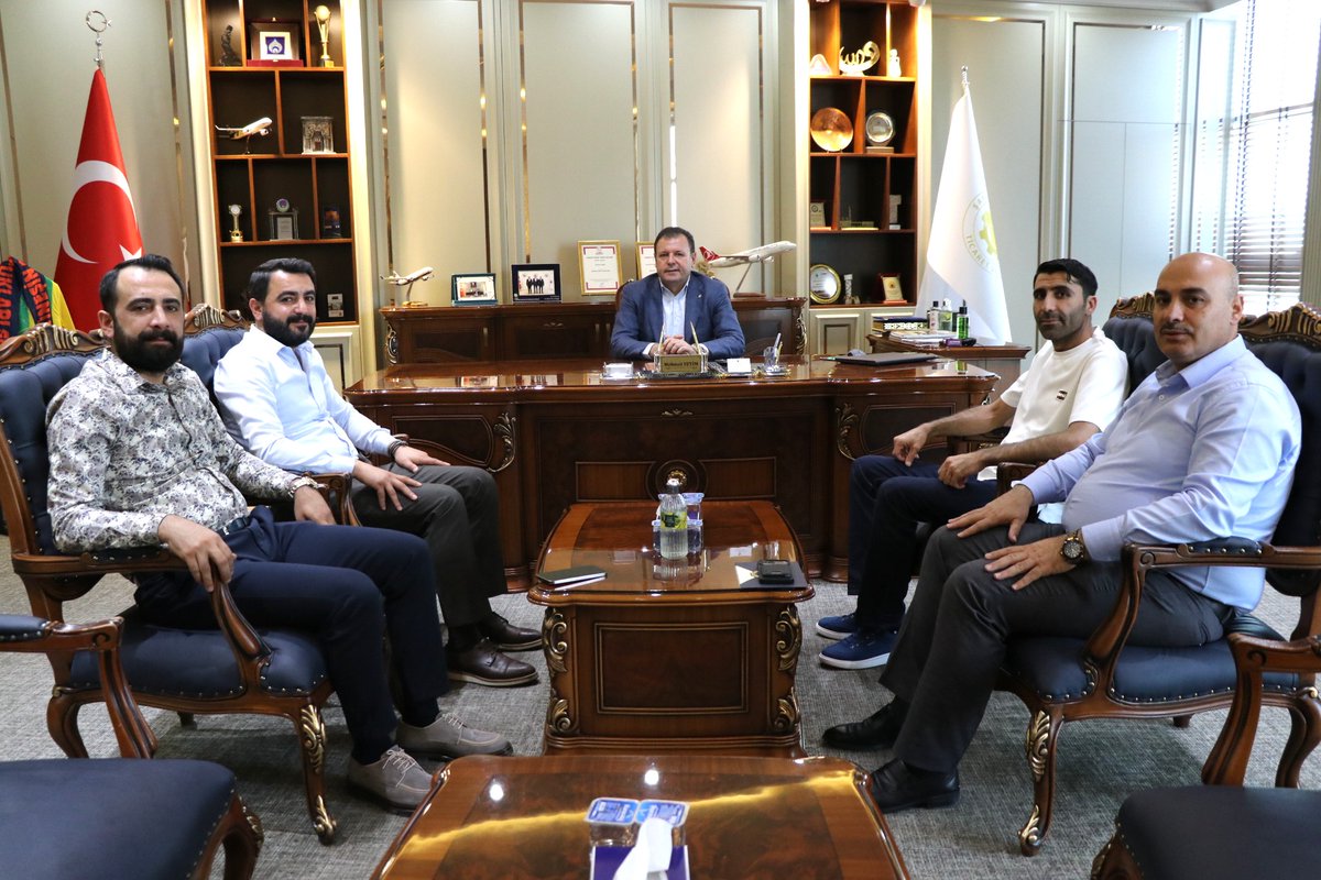 mdoganyetim's tweet photo. Üyelerimizden Nova Steel Metal Yönetim Kurulu Başkanı Müslüm Kayan, Yönetim Kurulu Üyesi M. Cihan Kayan ve Özkaya Jant Yönetim Kurulu Üyesi Azmi Kaya ile bir araya geldik. Görüşmede, OSB Başkan Vekili Nebi Bayram da yer aldı.

Görüşmemizde; üretim sektöründeki güncel gelişmeler, sanayimizin ihtiyaçları ve Şanlıurfa'nın üretim kapasitesini güçlendirecek çalışmalar üzerine değerlendirmelerde bulunduk. Karşılıklı görüş ve önerileri paylaşarak sektörün öncelikli gündem başlıklarını ele aldık.

Nazik ziyaretleri dolayısıyla üyelerimize teşekkür ediyor, çalışmalarında başarılar diliyorum.

@novasteelmetal @MslmKayan2 @NebiByrm @sanliurfatso @komiteleri @TOBBiletisim @RHisarciklioglu