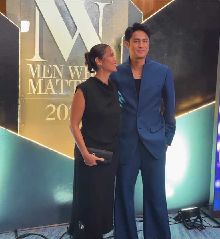 doughnbil's tweet photo. The look Mommy Maricel gave to Donny, such a proud one! Everyone is proud of you, @donnypangilinan !! 

#DonnyPangilinan 
#MenWhoMatter2026 https://t.co/F3J9rKodV1