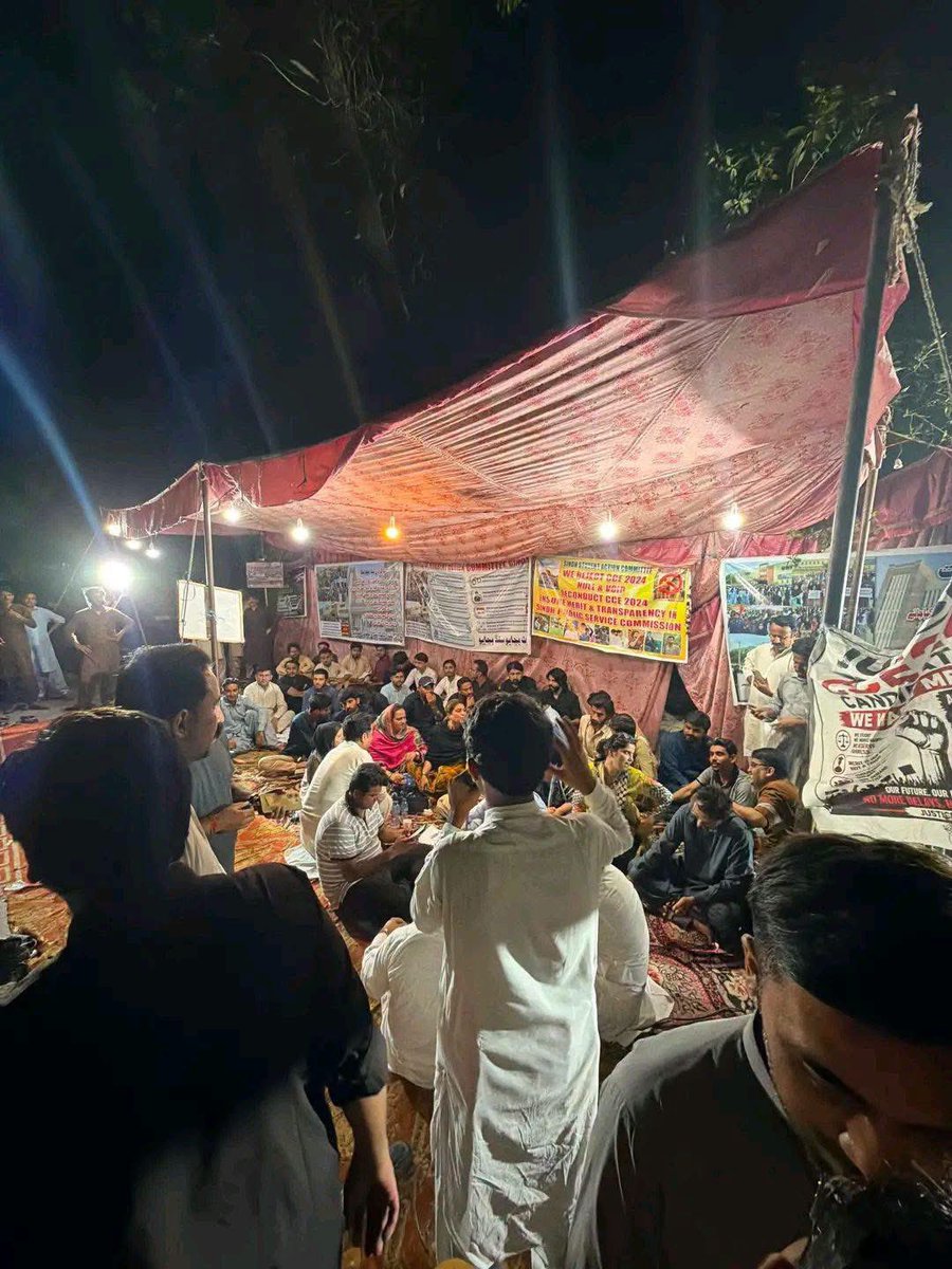 Roshnipub's tweet photo. گھر میں اے سی تھا، مگر ضمیر نے احتجاج میں بھیج دیا
There was AC at home, but conscience sent me to protest
Day 7: SPSC sitin continues in Hyderabad. Students protest corruption &amp; merit violations in recruitment. No response from govt yet. Stand with Sindh’s youth. #StudentsRights https://t.co/xdUkFqKk5p