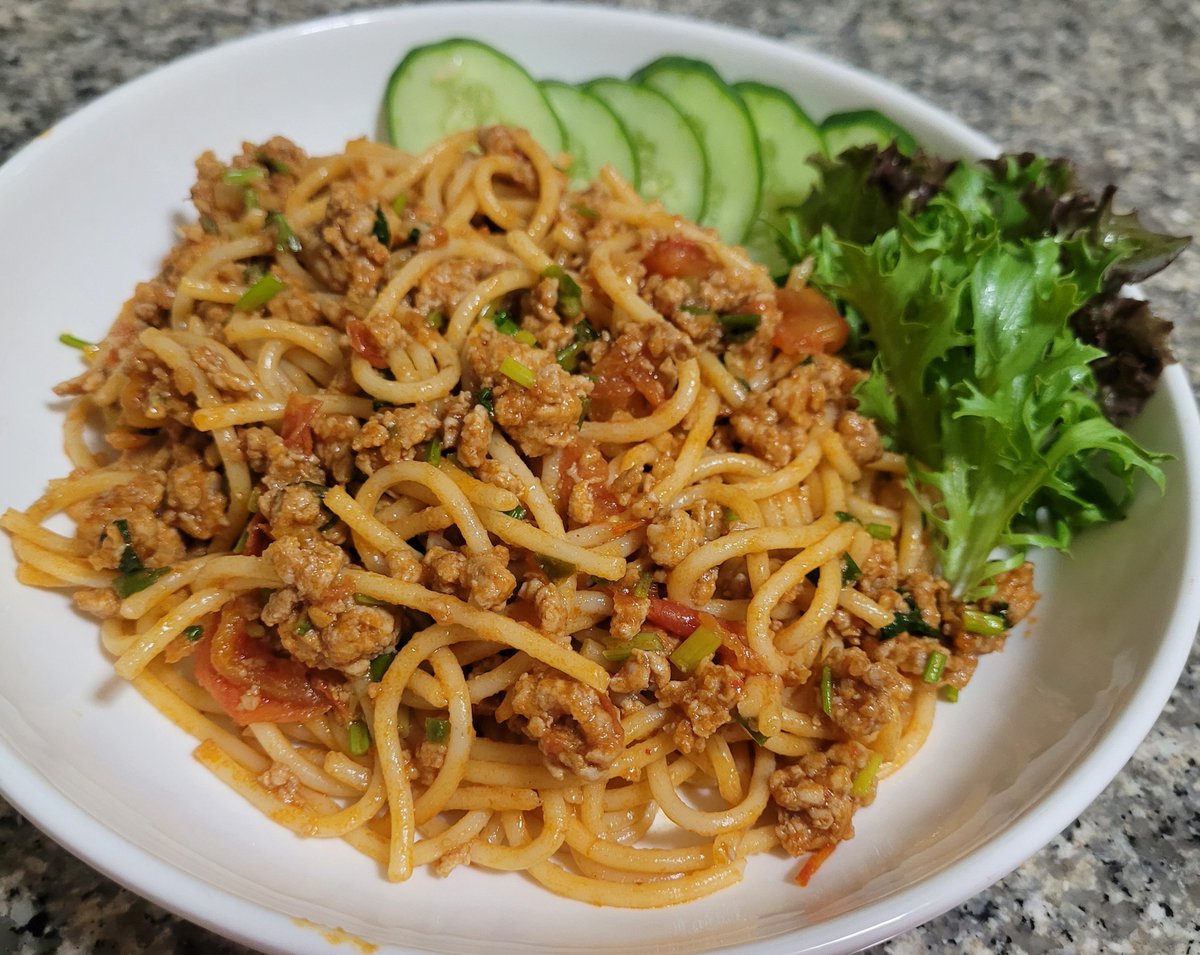 Fsriaroon's tweet photo. สปาเก็ตตี้น้ำพริกอ่องค่ะ ทำง่าย และอร่อยมาก🍝🍝🍝😍😍 https://t.co/mVtgsRvjuG