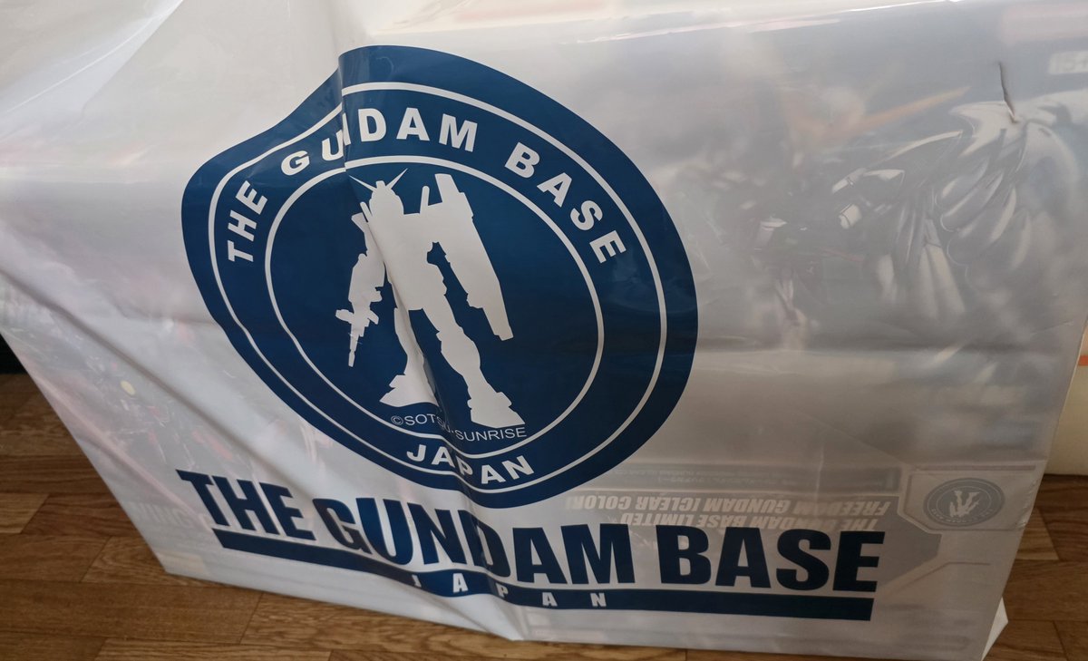 masa_Gunpla's tweet photo. 今日はガンダムベースが出張してきたので行ってきました
平日なのに混んでましたね
入場制限あって事前予約しないと入れない
ガンプラは厳選されて販売されていたけど良いものばかりでしたね
グッズやお菓子もありました
購入したものは後ほど紹介
 #ガンプラ  #ガンダムベース https://t.co/cMjSSRfOkm