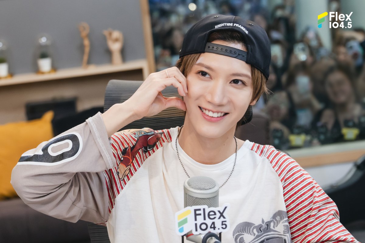 Flex_Connect's tweet photo. เก็บตกภาพความสนุกในรายการ Flex Talk เมื่อวันพฤหัสบดี ที่ 23 ก.ค. ที่ผ่านมา บอกเลยว่าสตูดิโอ Flex 104.5 แทบลุกเป็นไฟ เมื่อหนุ่มฮอตระดับโลกอย่าง 𝐓𝐄𝐍 แวะมานั่งพูดคุยแบบเป็นกันเองสุด ๆ ทั้งเรื่องคอนเสิร์ตฉลอง 10 ปี เรื่องน้องแมวสุดเลิฟ ไปจนถึงความท้าทายในการทำเพลงเดี่ยวภาษาไทยครั้งแรก

และฝากเพลง "If You Don't Mean It (ถ้าไม่คิด อย่าทำให้คิด)" ไว้ในเพลย์ลิสต์ทุกคนด้วยนะคะ รับรองว่าจะโดนตกซ้ำแล้วซ้ำอีกแน่นอน 🎶💜

📌ดูรายการ Flex Talk ย้อนหลังได้ทาง YouTube : FlexConnect
https://t.co/LCTyPH9aSY

@TEN_offcl @tenthsound @illimnt
.
#Flex1045xTEN_ถ้าไม่คิด
#TEN #텐 #เตนล์
#IfYouDontMeanIt #TEN_IfYouDontMeanIt
#FlexTalk #FlexConnect #Flex1045