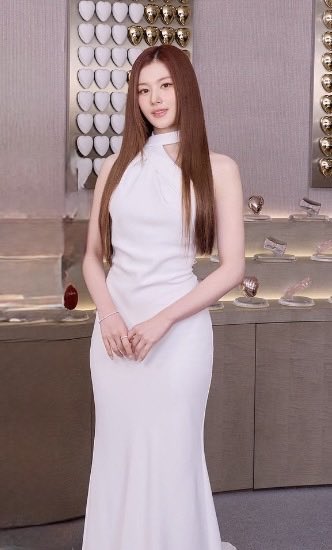 M427Sky's tweet photo. 💗SANA💗
女神すぎませんか？
SANAの美しさに見惚れてばかりで
SANA以外目に入らなくなってしまった💗
#SANA #사나 #MISAMO 
#TWICE #트와이스 https://t.co/Be3sZGgWel