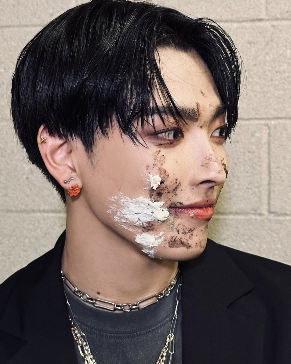 anchorvhar's tweet photo. and thankfully he even posted some photos, little naughty kitten 🥺 + he was so ready for that revenge lol https://t.co/NonKsK5qGS