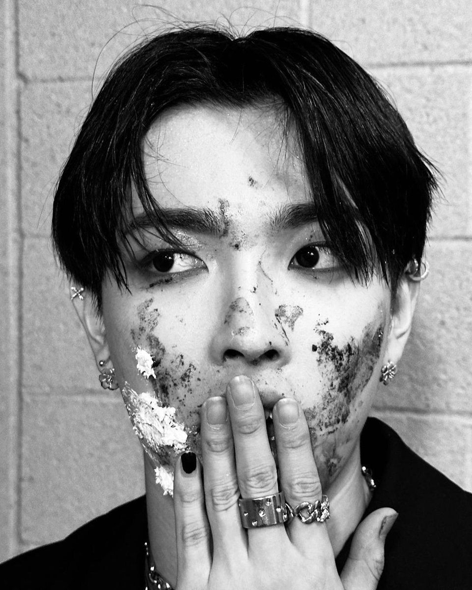 anchorvhar's tweet photo. and thankfully he even posted some photos, little naughty kitten 🥺 + he was so ready for that revenge lol https://t.co/NonKsK5qGS