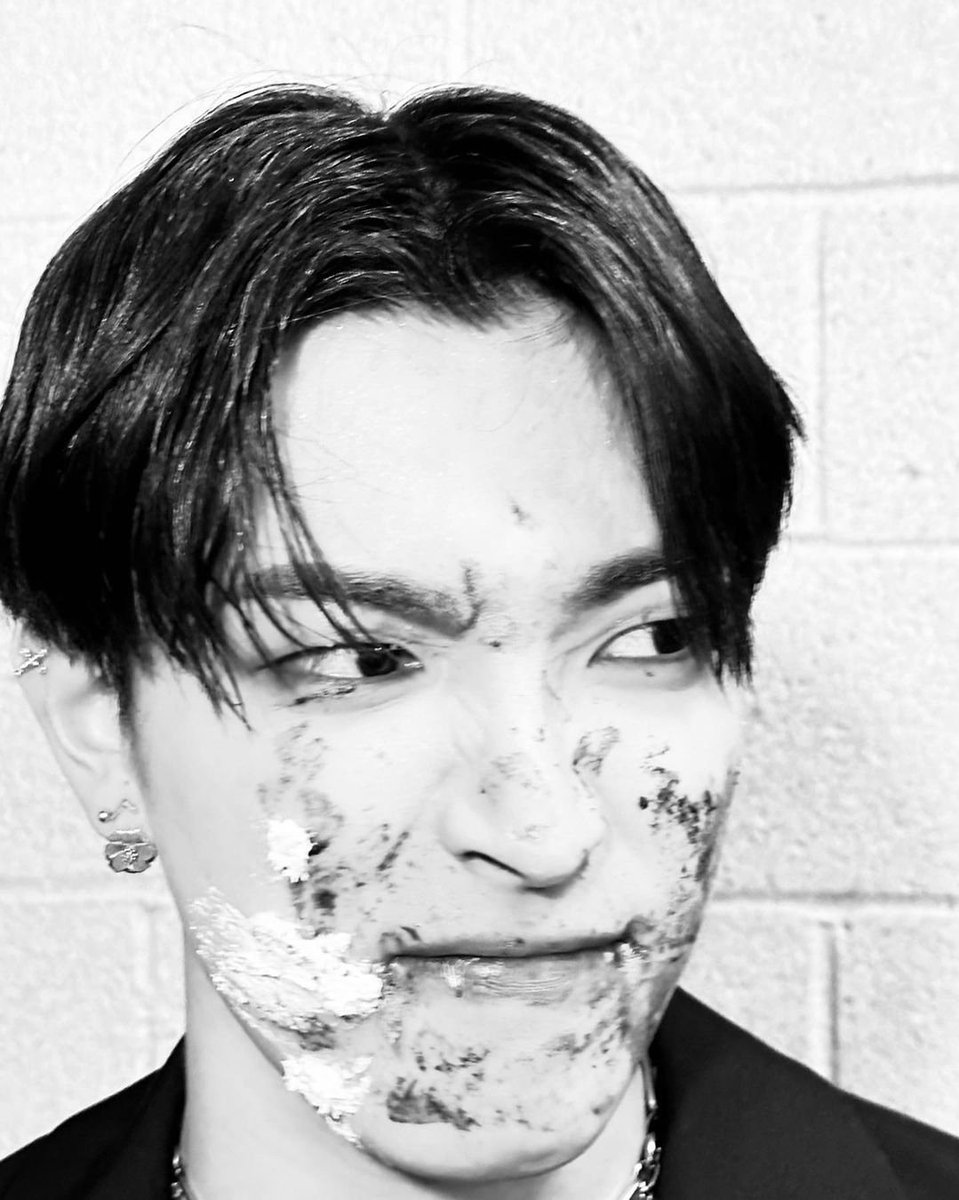anchorvhar's tweet photo. and thankfully he even posted some photos, little naughty kitten 🥺 + he was so ready for that revenge lol https://t.co/NonKsK5qGS