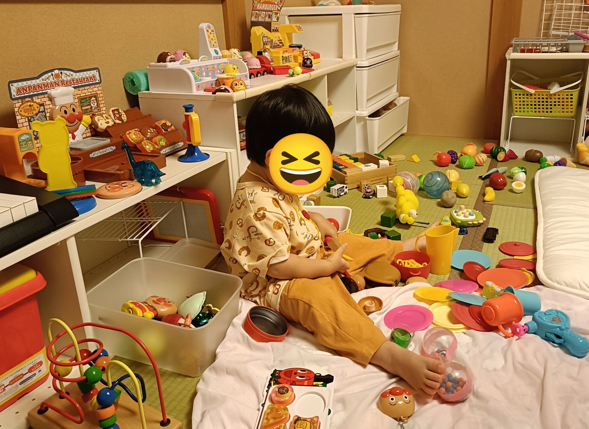 okada252525's tweet photo. ミッケの世界に迷い込んだのかと錯覚するようなおもちゃ部屋 https://t.co/OdtJegOtj6