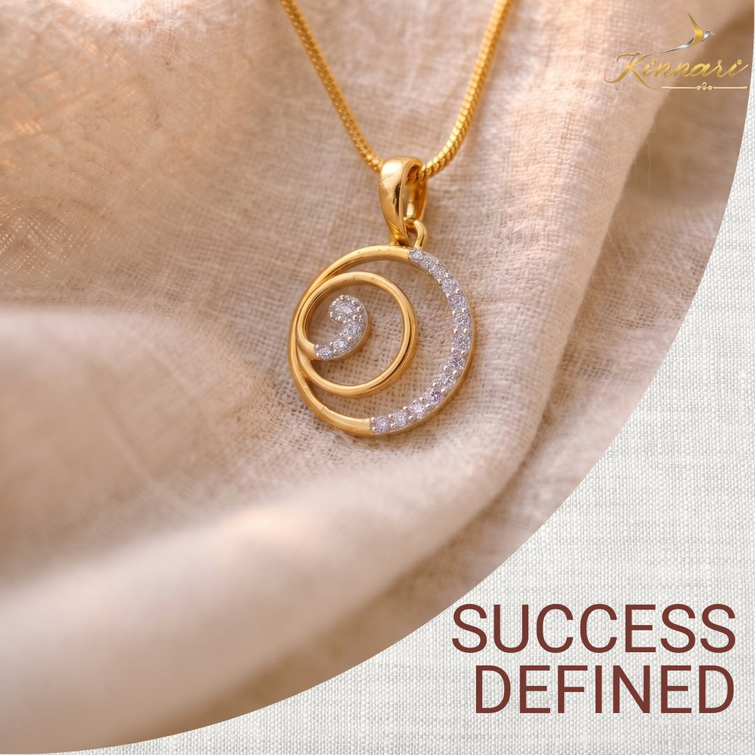 QNET_India's tweet photo. Success isn’t a straight line—it’s a beautiful, upward spiral.

Elevate your journey with the #Kinnari Swara pendant, featuring polished yellow gold spirals and brilliant diamond crescents that symbolize personal evolution and inner strength.

#KinnariSwara #ModernLuxury #Success #QNETIndia